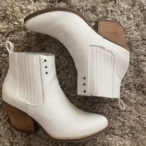 Coconuts by Matisse Booties